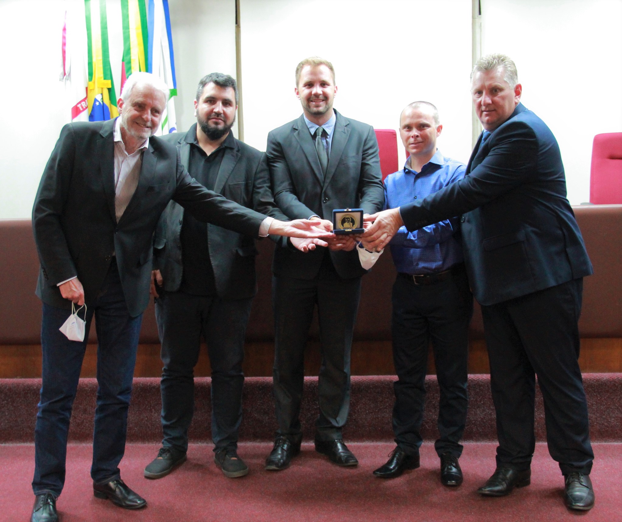 Jornalista e escritor Fabiano Mazzotti é homenageado com a Medalha Aristides Bertuol